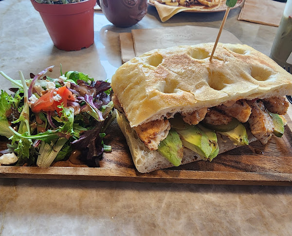 Broken Yolk Cafe in Chula Vista — photo 3