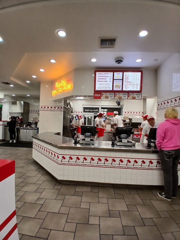 In-N-Out Burger photo 4
