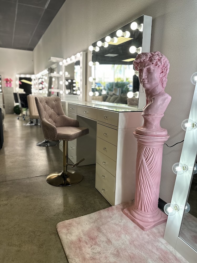 Decorner Furniture Boutique photo 3