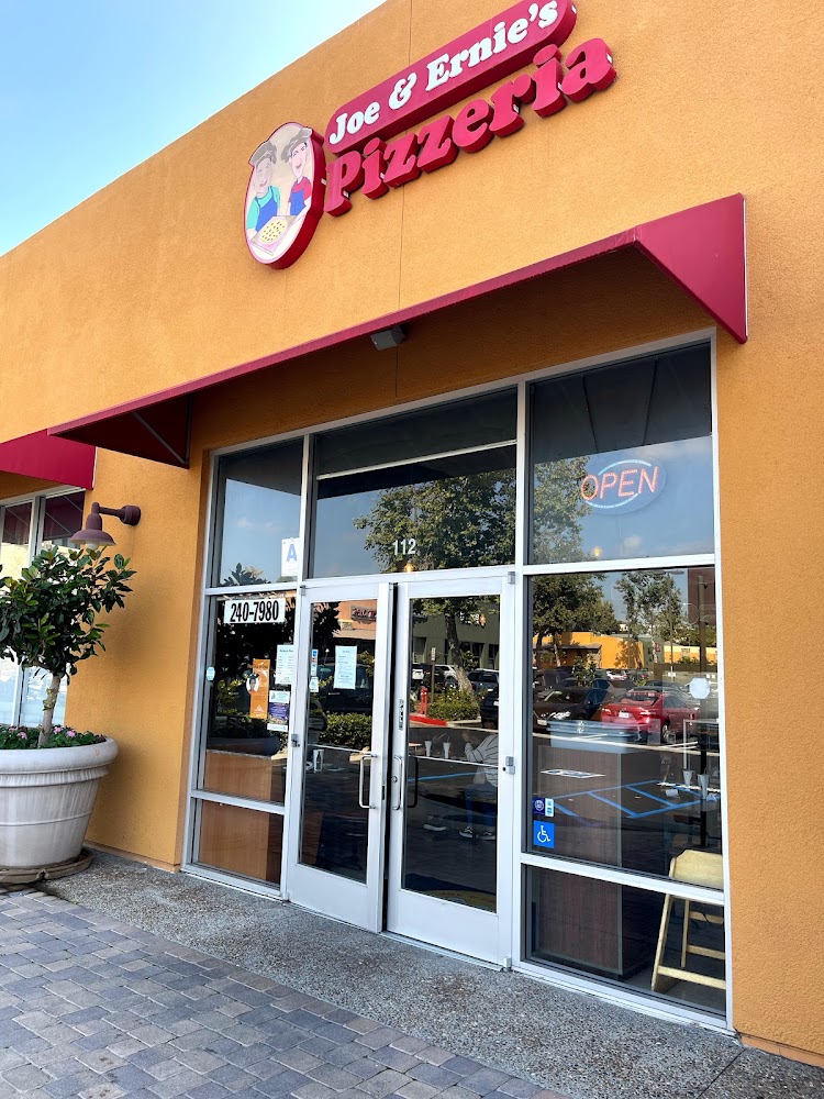 Joe & Ernie's Pizzeria in Chula Vista, California