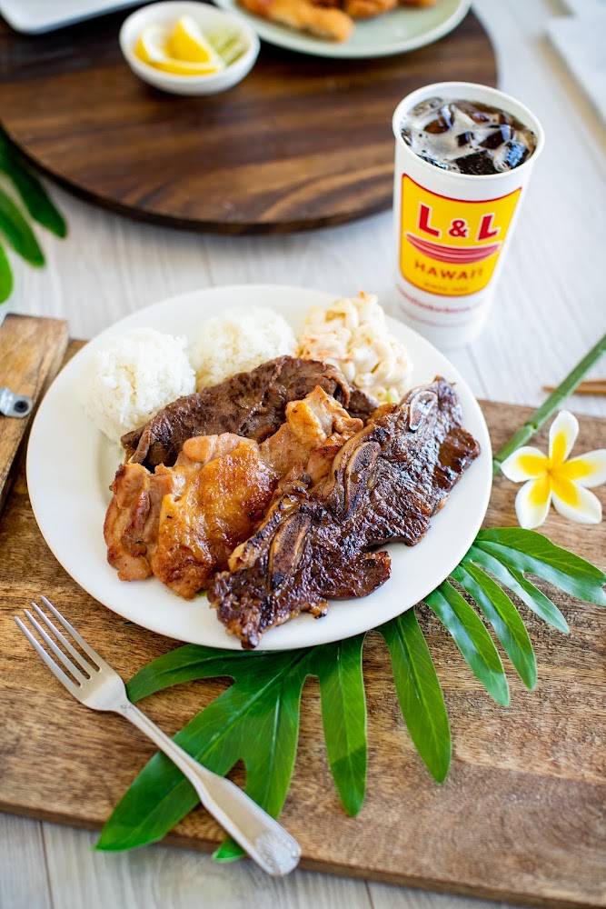 L&L Hawaiian Barbecue photo 2